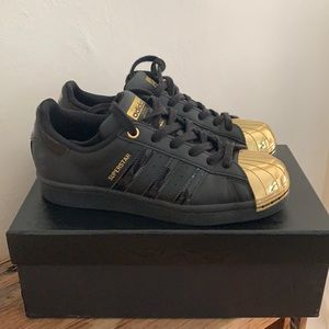 ADIDAS Superstar Sneakers Black & Gold Metallic Tip, 5.5